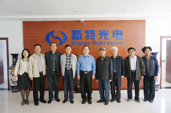 湖北省原人大副主任和武漢市委副書記謝培棟、武漢市原常務(wù)副市長袁善臘、武漢市原副市長郭友忠等一行到我司調(diào)研