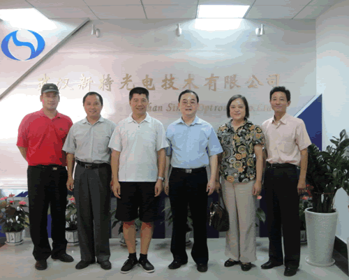 湖北省僑聯(lián)主席李磐帶領(lǐng)羅連運(yùn)副巡視員、汪純蓮部長、王家橋主任等來我司考察