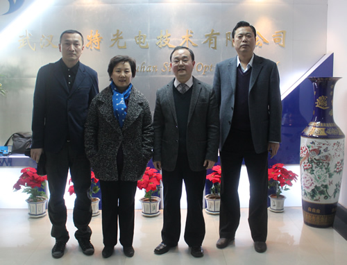 湖北省人社廳副廳長張建平、人社廳專技處調(diào)研員廖維君和田圃到我司調(diào)研