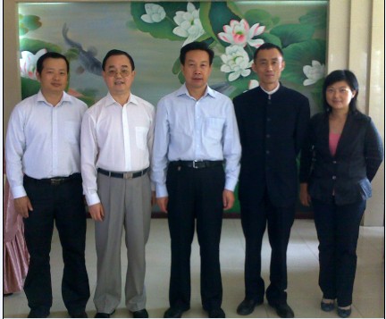 湖北省委統(tǒng)戰(zhàn)部副巡視員劉愛黨、湖北歐盟同學(xué)會秘書長燕元沂、武漢留學(xué)生創(chuàng)業(yè)園常務(wù)副主任袁煜農(nóng)一行來我司考察